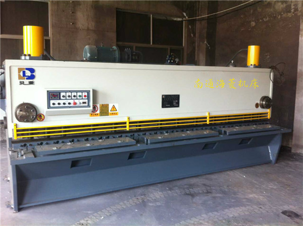 QC11Y-8*4000液压闸式剪板机